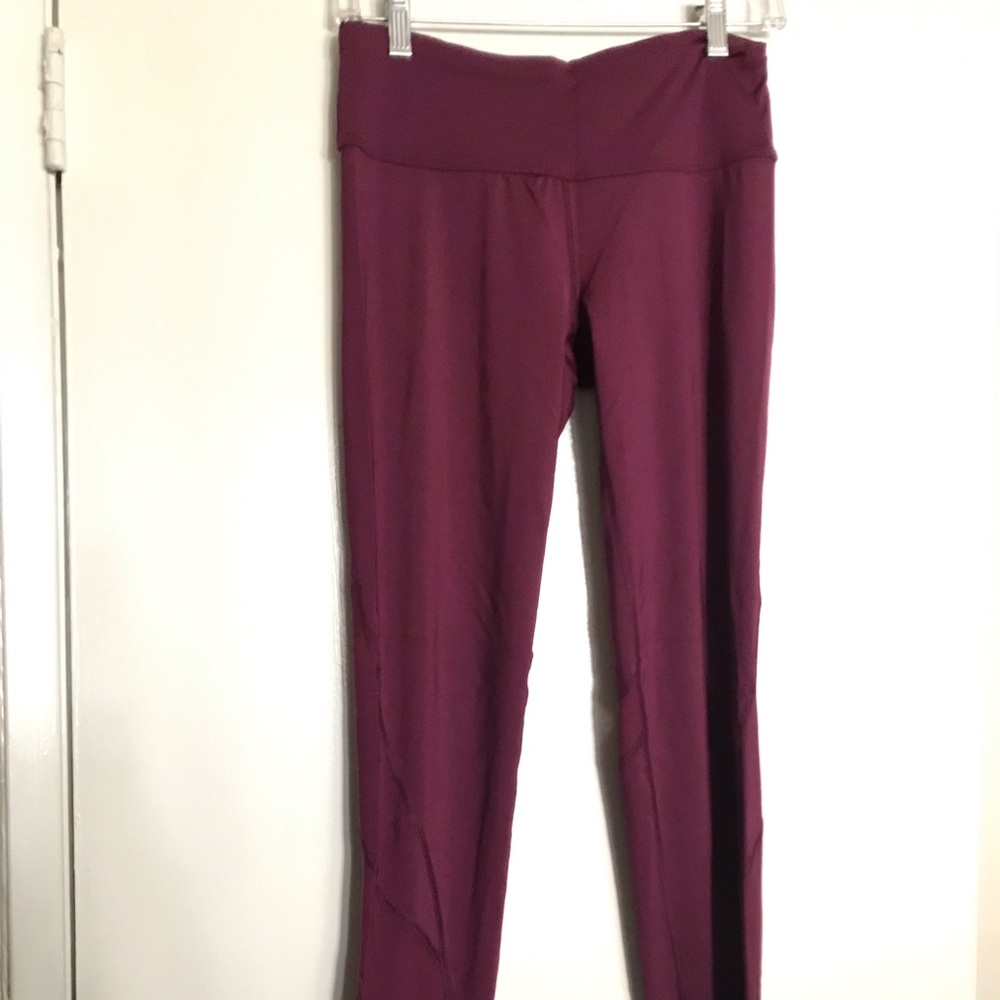 Capezio Workout Mesh-Insert Leggings, Size M.